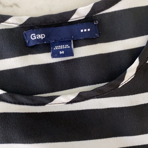 Black and White Gap peplum style top size medium - Picture 2 of 4